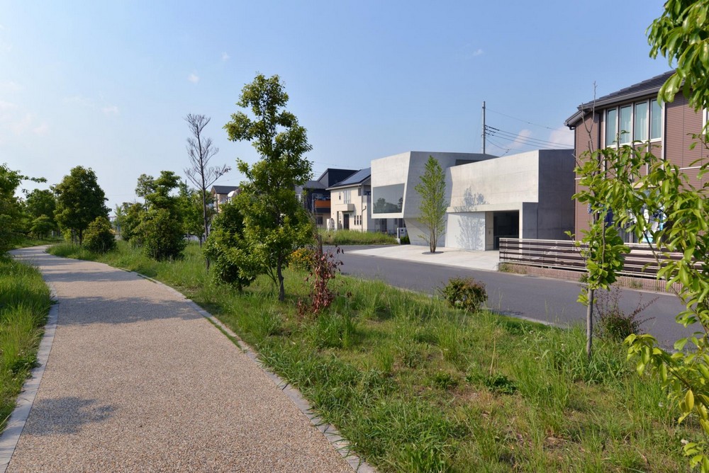 Concrete House in Tsutsumino