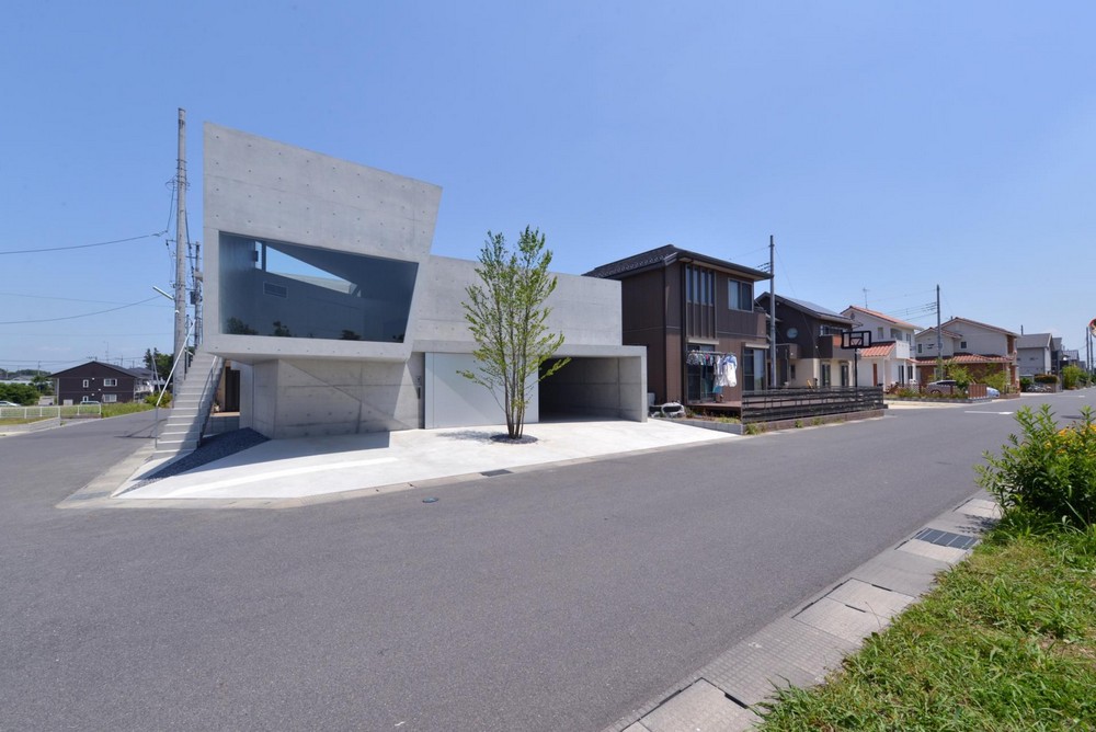 Concrete House in Tsutsumino