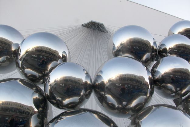 Cradle Mirror Polished Stainless Steel Spheres Installation 05